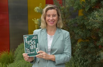 AC - INSPIRING AUTHOR